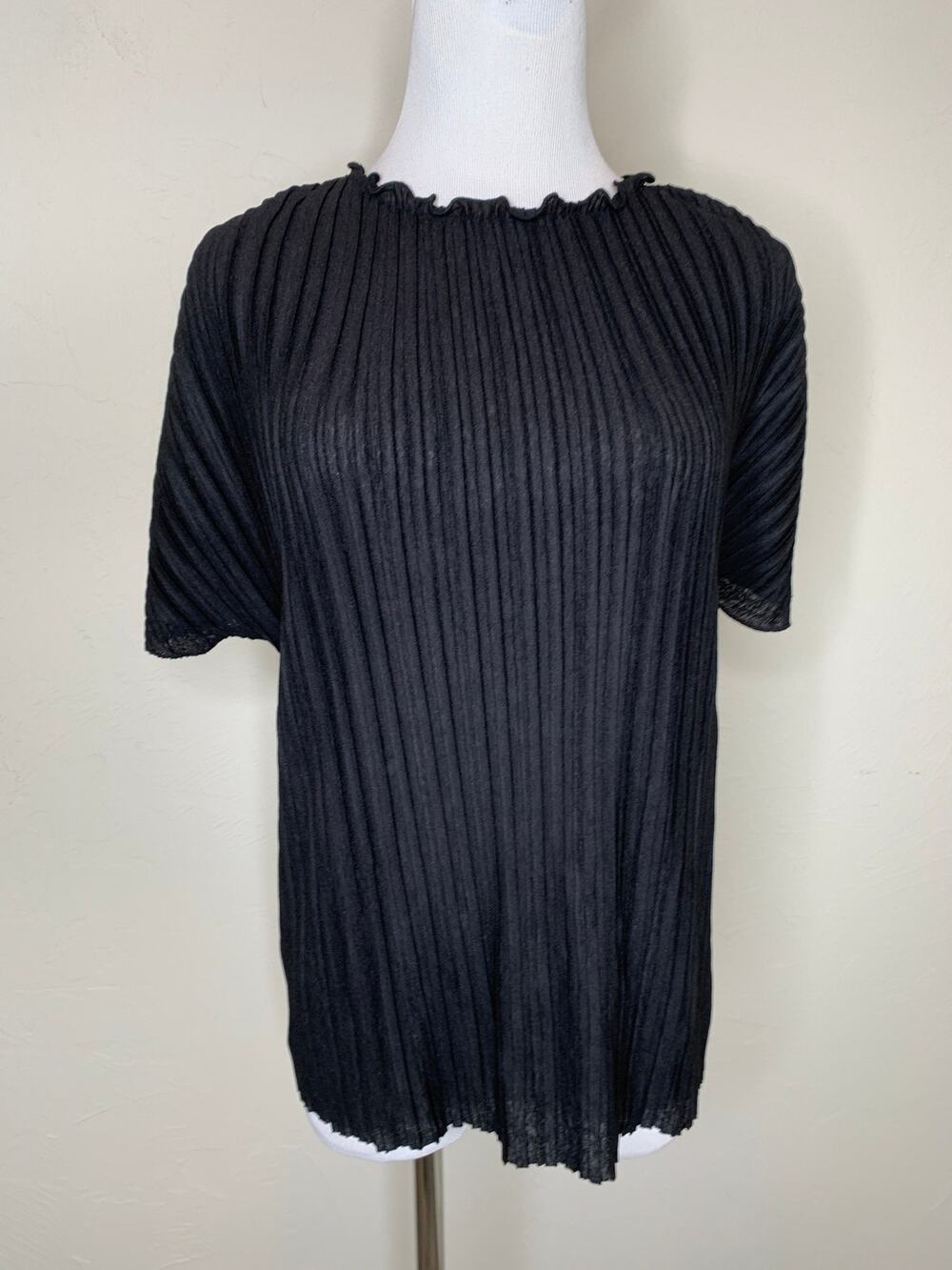 Mango MNG Black Crinkle Shell Blouse Sz XS Preppy Indie Career